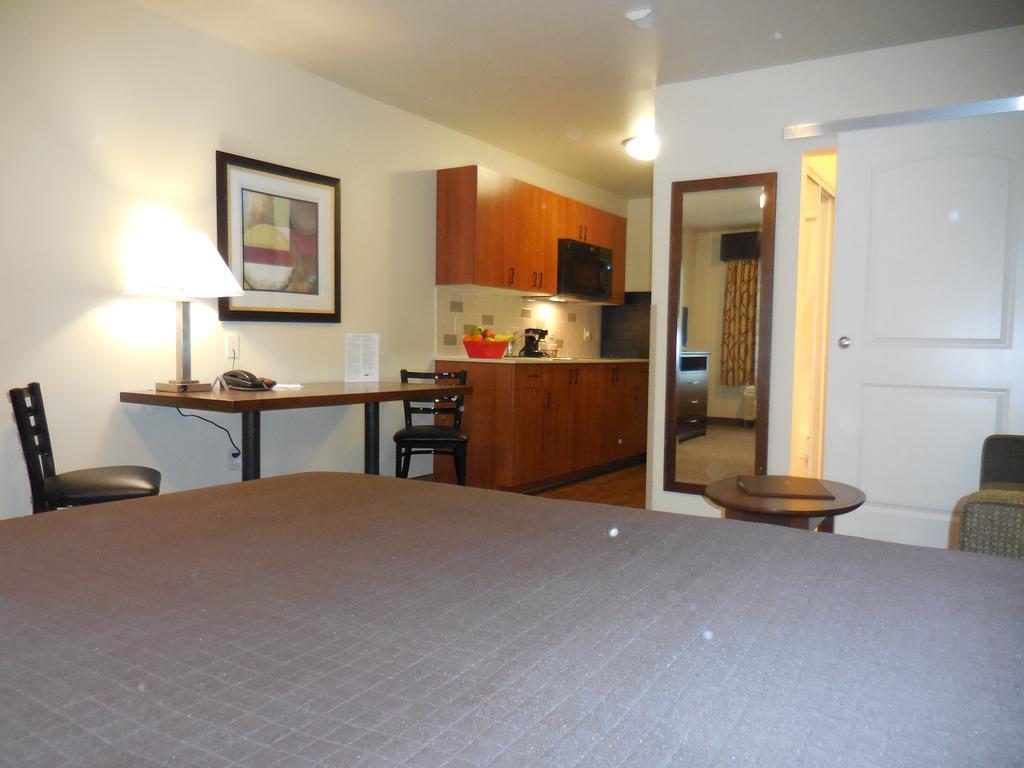 Ledgestone Hotel Vernal Ruang foto