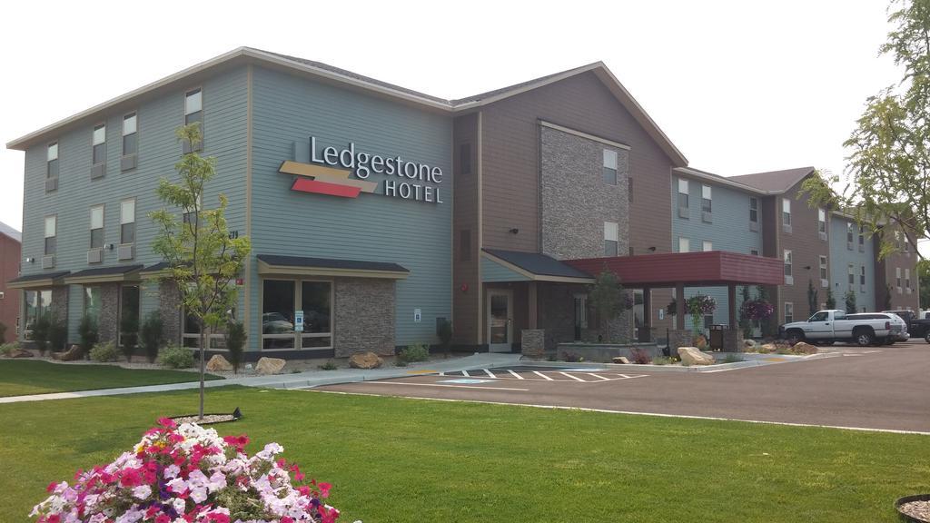 Ledgestone Hotel Vernal Bagian luar foto