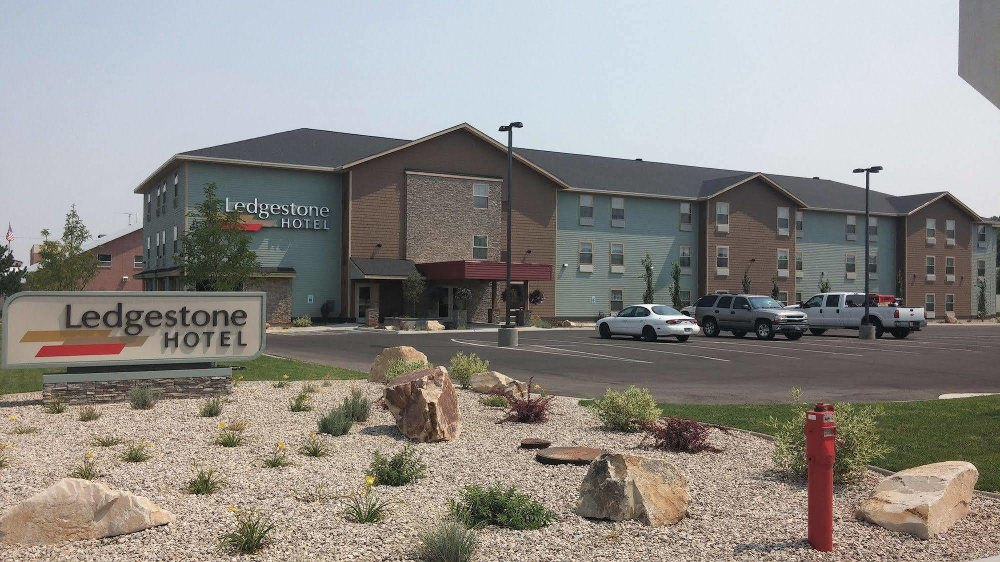 Ledgestone Hotel Vernal Bagian luar foto