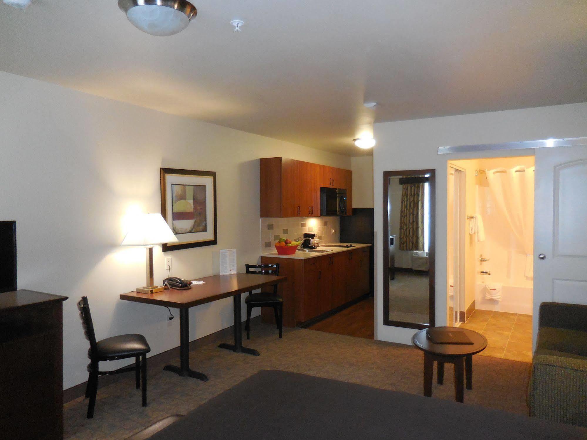 Ledgestone Hotel Vernal Bagian luar foto