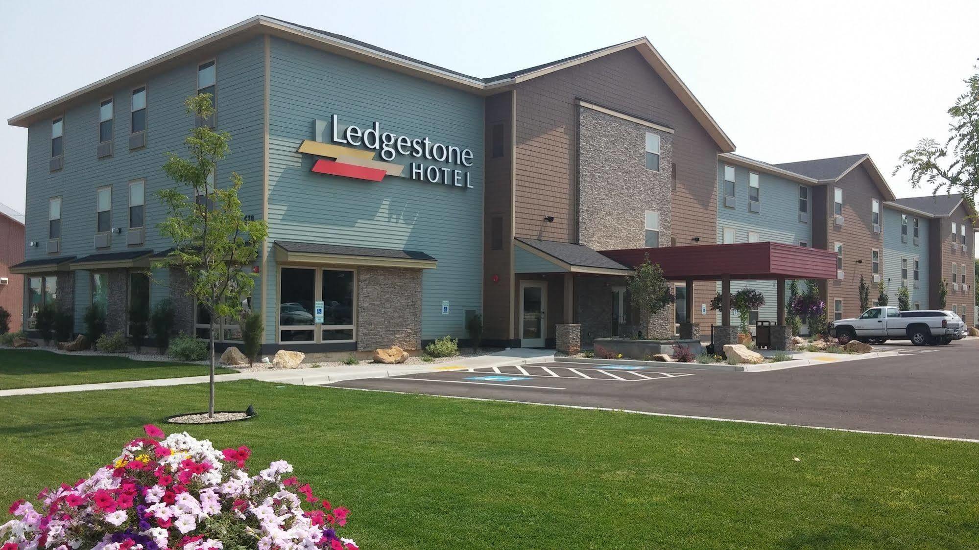 Ledgestone Hotel Vernal Bagian luar foto