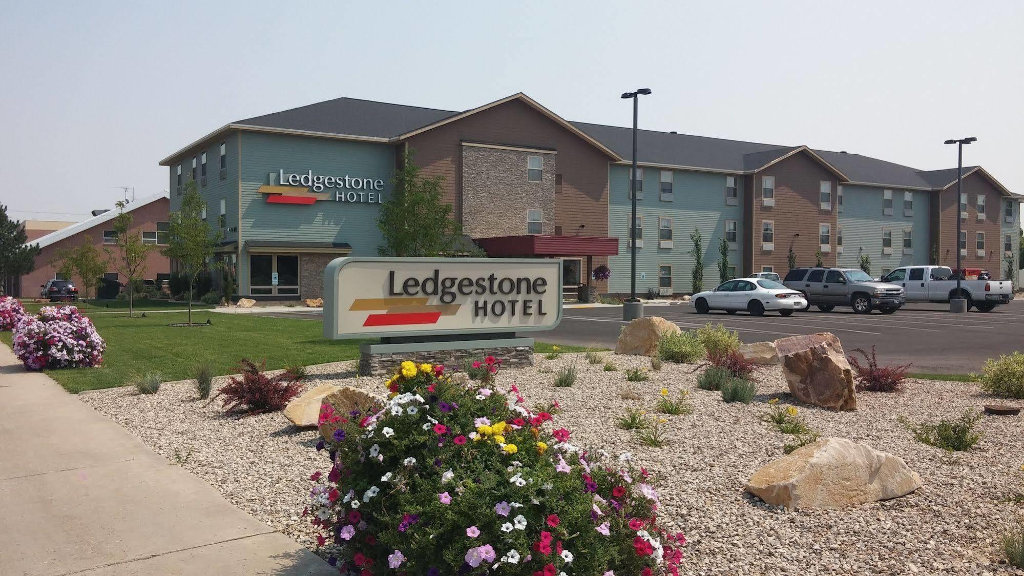 Ledgestone Hotel Vernal Bagian luar foto